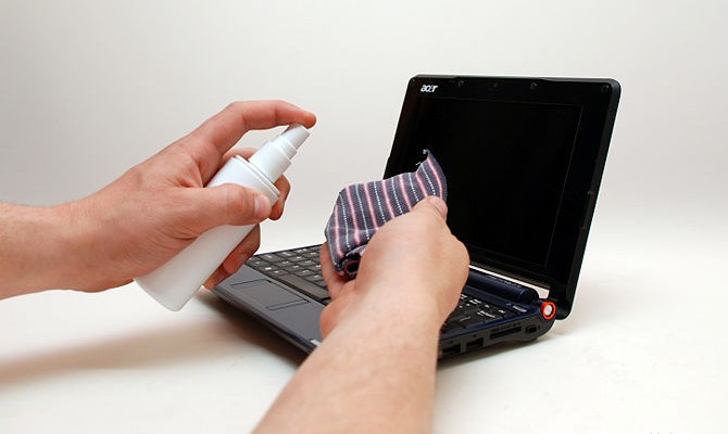 Comment nettoyer un écran d’ordinateur portable avec des produits ménagers